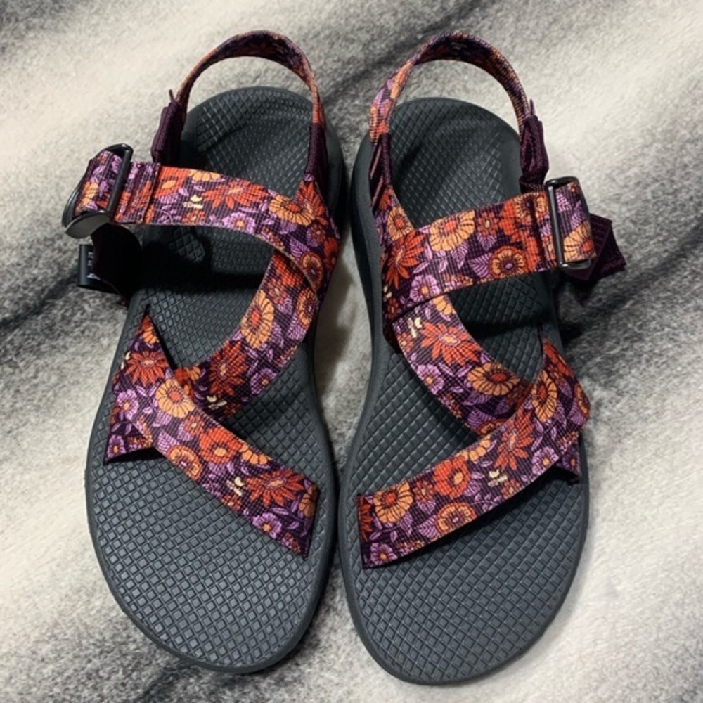 *** ISO ***women’s size 8 Blossom Wine limited edition chacos